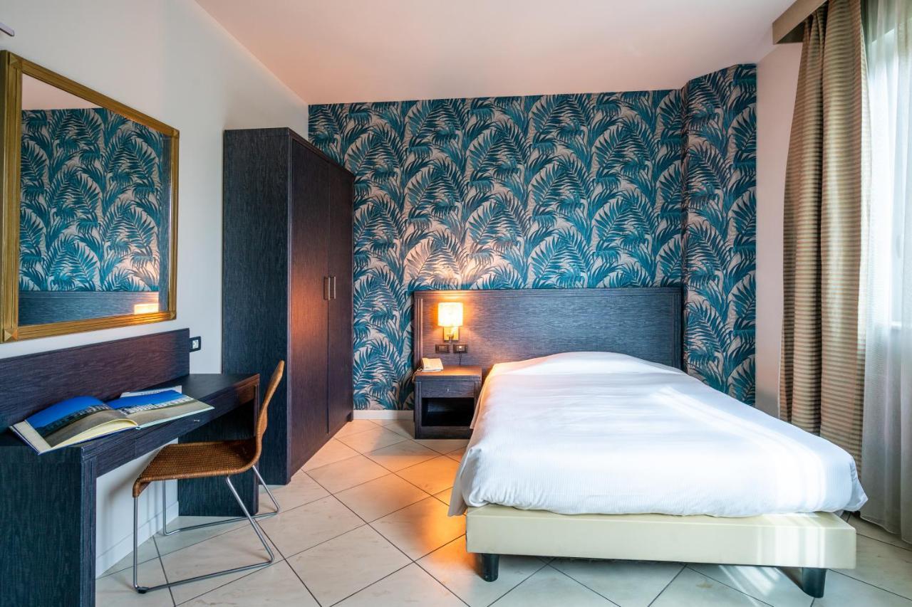 Parisi Hotel 3*