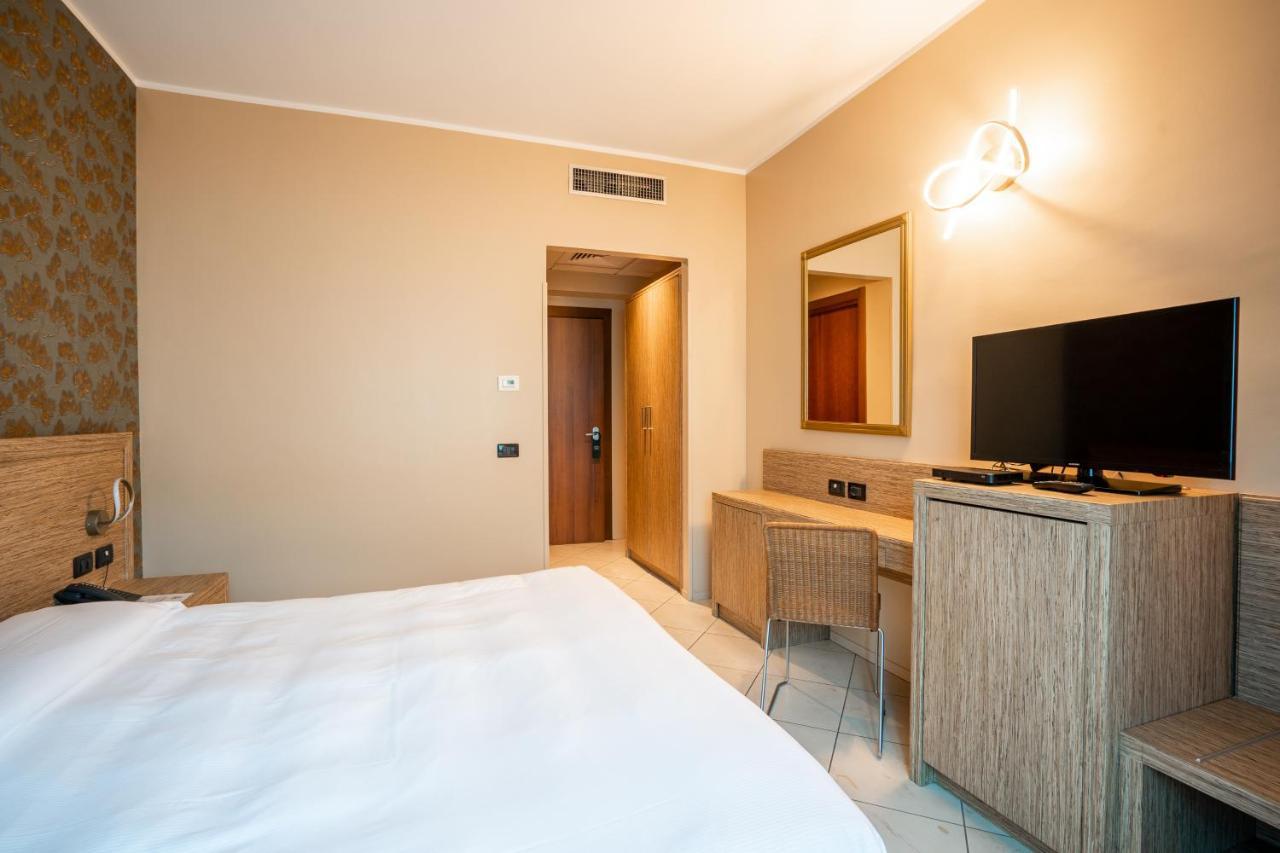 Hotel Parisi